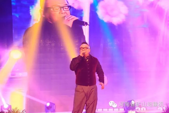 歌手李晓杰.jpg