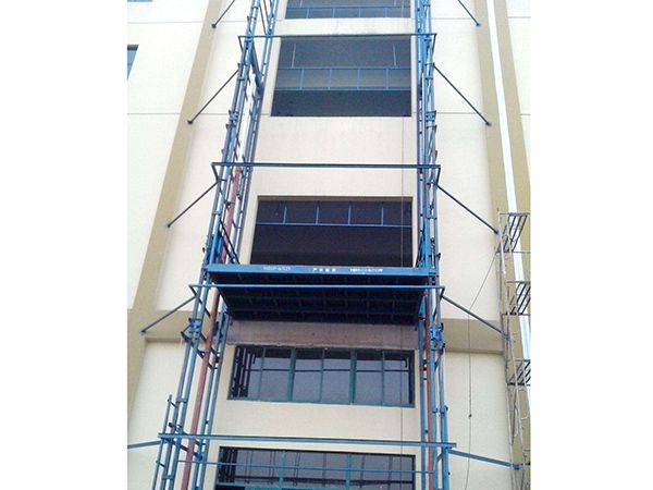 室外用货梯