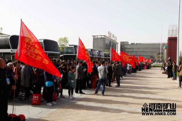 我公司组织千余名员工父母旅行团赴陕西七日游