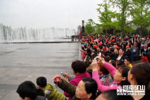 大雁塔，亚洲大的音乐喷泉广场.jpg